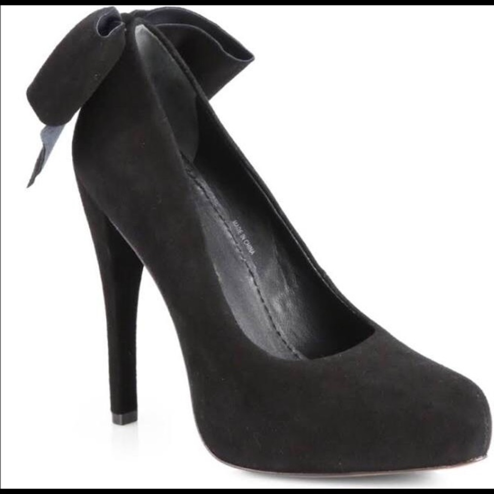 Vera wang bow back heels